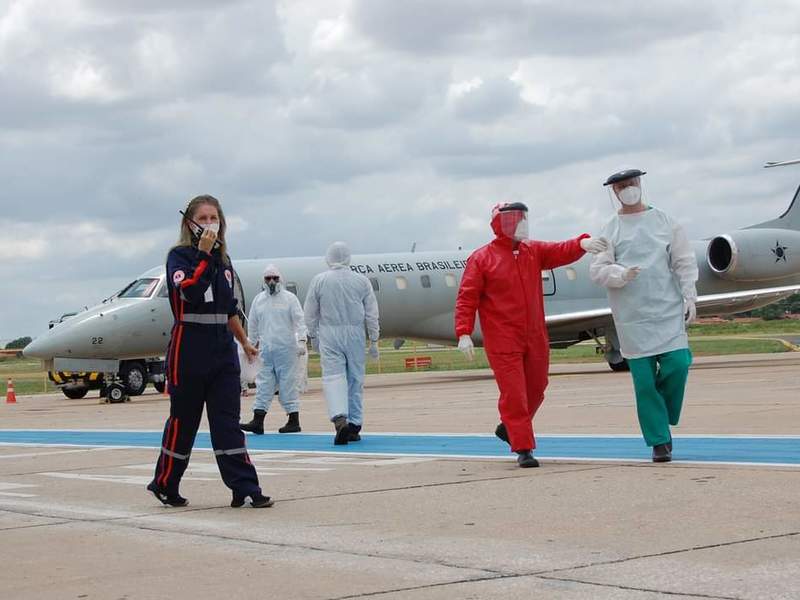 Teresina envia 13 cilindros de oxigênio em avião que trouxe pacientes de Manaus