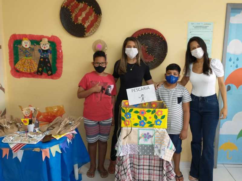 Crianças atendidas pelo CMAM recebem kit junino