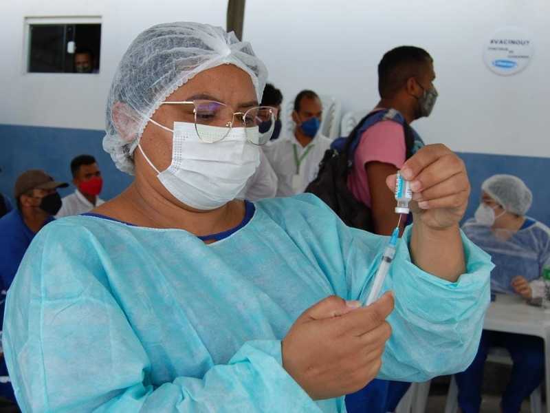 FMS dá início à vacinação de trabalhadores dos mercados públicos em Teresina